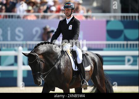 Paris, Fra. 31 juillet 2024. Le belge Domien Michiels chevauche Intermezzo VH Meerdaalhof lors de la compétition de dressage équestre, aux Jeux olympiques d'été de Paris 2024, le 31 juillet 2024, à Versailles. (Photo par Anthony Behar/Sipa USA) crédit : Sipa USA/Alamy Live News Banque D'Images