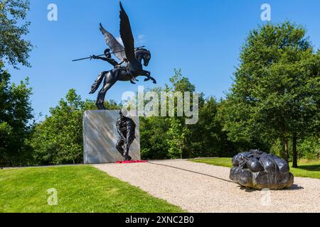 National Memorial Arboretum, site de la mémoire nationale à Alrewas, près de Lichfield, Staffordshire, Royaume-Uni en juillet - Parachute Regiment Memorial Banque D'Images