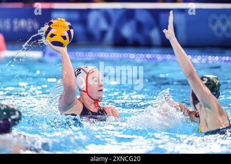 Paris, France. 31 juillet 2024. PARIS, FRANCE - JUILLET 31 : Nina Ten Broek, des pays-Bas, lance une balle pendant le match Water Polo - Jeux Olympiques Paris 2024 entre les pays-Bas et l'Australie le jour 5 au Centre aquatique le 31 juillet 2024 à Paris, France. (Photo de Joris Verwijst/Agence BSR) crédit : Agence BSR/Alamy Live News Banque D'Images