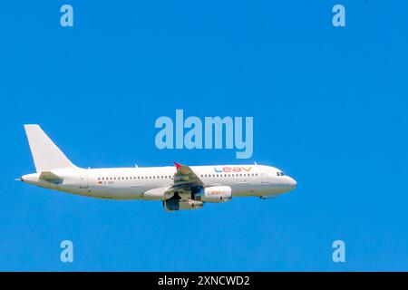 Zaventem, Belgique, 29 juillet 2024. Avion LEAV après le décollage de Brussels Airport Banque D'Images