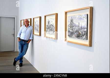 Édimbourg, Écosse, Royaume-Uni. 31 juillet 2024. Geoff Uglow avec son propre Le festival Scottish Gallery show, une exposition présentant les œuvres des boîtes en bronze de l’artiste japonais Koji Hatakeyama et de nouvelles peintures de l’artiste formé à Glasgow, Geoff Uglow, basé en Cornouailles. À partir de demain jusqu'au 24 août. Crédit : Craig Brown/Alamy Live News Banque D'Images