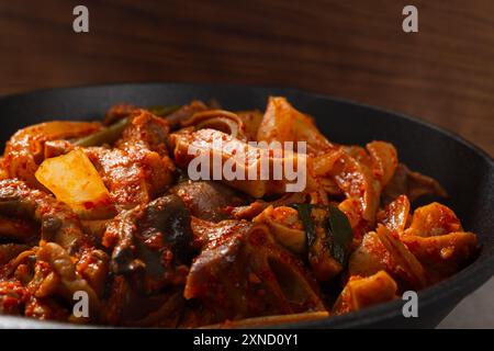 Estomac de porc sauté avec assaisonnement épicé Banque D'Images