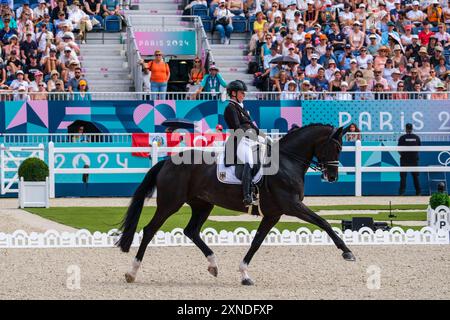 Versailles, France. 31 juillet 2024. Isabell WERTH chevauchant WENDY DE FONTAINE, Equestre, dressage Team et Grand Prix individuel lors des Jeux Olympiques de Paris 2024 le 31 juillet 2024 au Château de Versailles à Versailles - photo Christophe Bricot/DPPI Media Credit : DPPI Media/Alamy Live News Banque D'Images