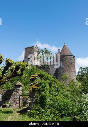 le château de brancion en france en été Banque D'Images