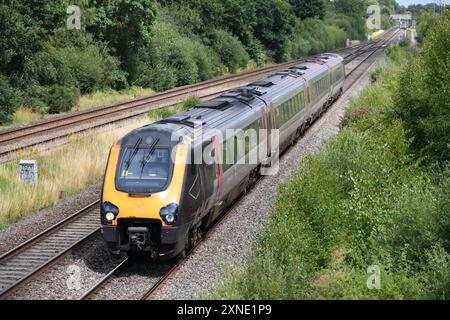 Arriva CrossCountry Class 220 Voyager 220007 passe par North Stafford Junction avec un Glasgow Central Express à Plymouth Banque D'Images