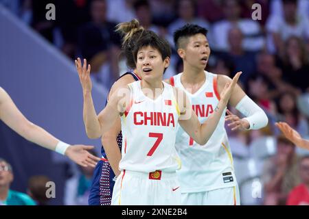 Lille, France. 31 juillet 2024. La chinoise Yang Liwei réagit lors du match de la phase A du groupe féminin de basket-ball entre la Chine et la Serbie aux Jeux Olympiques de Paris 2024 à Lille, France, le 31 juillet 2024. Crédit : Meng Dingbo/Xinhua/Alamy Live News Banque D'Images