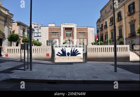 Napoli - Accesso della stazione métro Chiaia sur la Piazza Santa Maria degli Angeli Banque D'Images