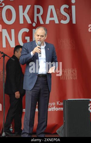 Démonstration Pro Erdogan à Köln. 31.07.2016, UE, DEU, Deutschland, Rhénanie-du-Nord-Westphalie, Koeln : démonstration Pro-Erdogan Am Rheinufer. Die Demo stand unter dem motto Ja zur Demokratie nein zum Staatsstreich . Anhänger der Grauen Wölfe, Türkisch- und deutschstämmige Nationalisten und Islamisten und Muslimbrüder mischten sich unter die Demonstranten. Der türkische Sportminister Akif Cagatay Kilic. UE, DEU, Allemagne, Rhénanie du Nord-Westphalie, Cologne : démonstration pro-Erdogan sur les rives du Rhin. La manifestation s'est déroulée sous le slogan oui à la démocratie - non au coup d'État . Supporter Banque D'Images