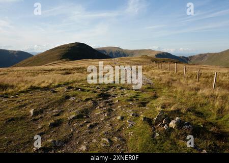 La vue vers le nord depuis le sommet de Yoke vers Ill Bell et Thornthwaite Crag, dans le Lake District anglais Banque D'Images