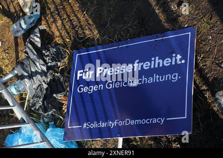 Démonstration Pro Erdogan à Köln. 31.07.2016, UE, DEU, Deutschland, Rhénanie-du-Nord-Westphalie, Koeln : démonstration Pro-Erdogan Am Rheinufer. Die Demo stand unter dem motto Ja zur Demokratie nein zum Staatsstreich . Anhänger der Grauen Wölfe, Türkisch- und deutschstämmige Nationalisten und Islamisten und Muslimbrüder mischten sich unter die Demonstranten. UE, DEU, Allemagne, Rhénanie du Nord-Westphalie, Cologne : démonstration pro-Erdogan sur les rives du Rhin. La manifestation s'est déroulée sous le slogan oui à la démocratie - non au coup d'État . Partisans des loups gris, nationalistes de l'an turc Banque D'Images