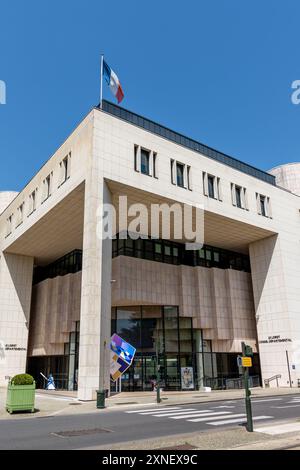 Vue extérieure de l'Hôtel du Département, siège du Conseil Départemental, chef politique du département français du Loiret à Orléans Banque D'Images