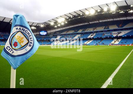 Dossier photo du 11/04/23 du stade Etihad. Manchester City a été condamné à une amende de 2,09 millions de livres sterling par la premier League pour 22 cas de report du coup d'envoi ou de la reprise des matchs. Date d'émission : mercredi 31 juillet 2024. Banque D'Images