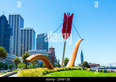 Cupidon's Span, une sculpture géante d'arc et de flèche à Embarcadero Waterfront - San Francisco, Californie, États-Unis - 22 juin 2024 Banque D'Images