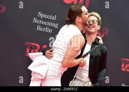 TRAPPE : PAS DE SORTIE Das criblage spécial TRAPPE von : NO WAY OUT i Riccardo Simonetti, Nico Stank im Kino Zoo Palast à Berlin, AM 31.07.2024 *** TRAP NO WAY OUT la projection spéciale de TRAP NO WAY OUT i Riccardo Simonetti, Nico Stank au cinéma Zoo Palast à Berlin, le 31 07 2024 Photopress Mueller Banque D'Images