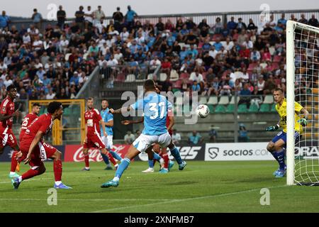 Leonardo Spianazzola de Napoli lors du match amical Napoli et Brest au stade Teofilo Patini de Castel Di Sangro, Italie centrale du Sud - dimanche 31 juillet 2024. Sport - Soccer . (Photo de Alessandro Garofalo/LaPresse) crédit : LaPresse/Alamy Live News Banque D'Images