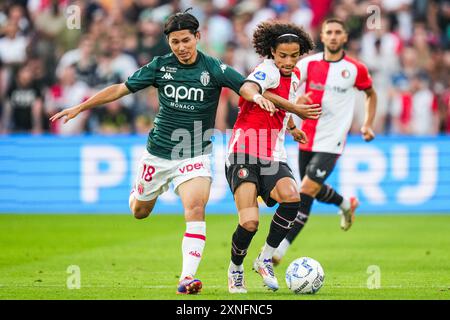 Rotterdam, pays-Bas. 31 juillet 2024. Rotterdam - Takumi Minamino de L'AS Monaco, Gjivai Zechiel de Feyenoord lors du match amical en préparation de la saison Eredivisie 2024/2025. Le match d'ouverture de la saison se déroule entre Feyenoord et L'AS Monaco FC au Stadion Feijenoord de Kuip le 31 juillet 2024 à Rotterdam, pays-Bas. Crédit : Box to Box Pictures/Alamy Live News Banque D'Images