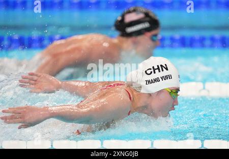 Paris, France. 31 juillet 2024. Yufei Zhang, de la République populaire de Chine, participe aux demi-finales du 200 m papillon féminin aux Jeux Olympiques de Paris 2024 à l'Arena le Defense à Paris, France, le mardi 31 juillet 2024. Zhang a terminé premier et passera à la finale. Photo de Richard Ellis/UPI crédit : UPI/Alamy Live News Banque D'Images