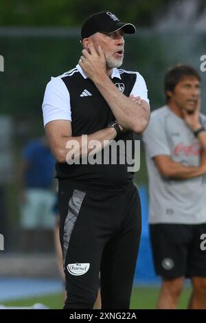 Entraîneur des gestes de Brest lors du match amical entre SSC Napoli vs Brest au Teofilo Patini Stadium Banque D'Images