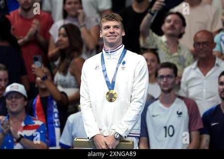 Le Français Leon Marchand après avoir remporté la finale masculine du 200 m papillon à la Défense Arena de Paris, le cinquième jour des Jeux Olympiques de Paris 2024 en France. Date de la photo : mercredi 31 juillet 2024. Banque D'Images