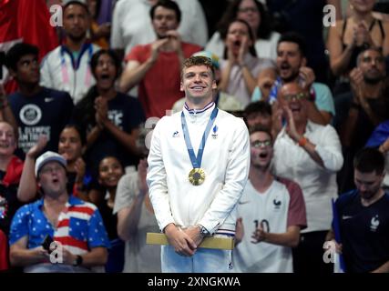 Le Français Leon Marchand après avoir remporté la finale masculine du 200 m brasse à la Défense Arena de Paris, le cinquième jour des Jeux Olympiques de Paris 2024 en France. Date de la photo : mercredi 31 juillet 2024. Banque D'Images