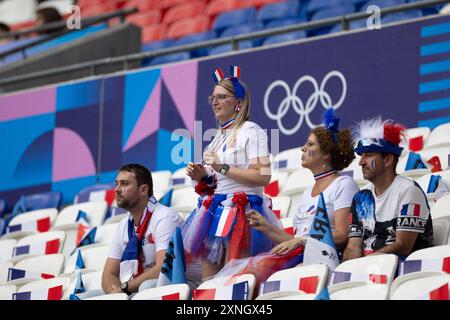 Lyon, France. 31 juillet 2024. Lyon, France, 31 juillet 2024 : des supporters de la France sont vus avant les Jeux Olympiques Paris 2024 Women Group Un match de football entre la Nouvelle-Zélande et la France au stade de Lyon à Lyon, France. (ANE Frosaker/SPP) crédit : SPP Sport Press photo. /Alamy Live News Banque D'Images