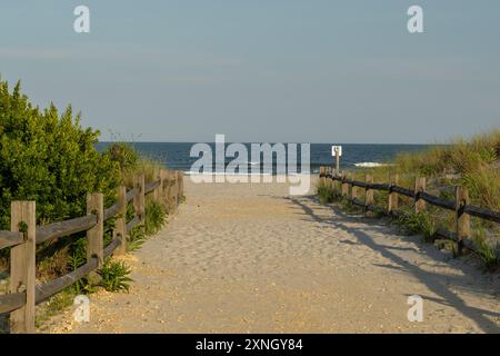 En fin d'après-midi, marchez jusqu'à la plage de Stone Harbor, New Jersey Banque D'Images