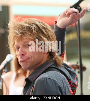 Jon bon Jovi jouant dans le Toyota concert Series 'Today' Show 2007 de NBC au Rockefeller Plaza à New York le 19 juin 2007. Crédit photo : Henry McGee/MediaPunch Banque D'Images