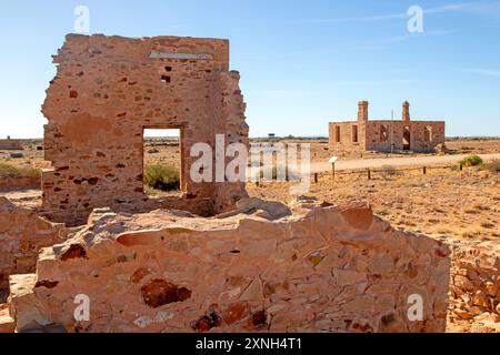 Les ruines de l'Exchange Hotel et Granny Davies Cottage dans la ville fantôme de Farina Banque D'Images