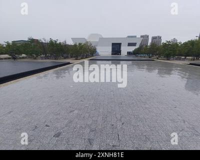 Toronto, ON, Canada - 21 mai 2024 : vue au Musée Aga Khan le jour de pluie Banque D'Images