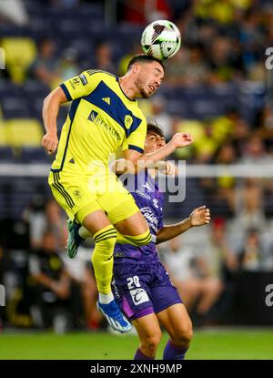 Nashville, Tennessee, États-Unis. 31 juillet 2024. Le défenseur de Nashville SC Daniel Lovitz (2) est en tête du ballon lors de son match de Coupe des ligues à Nashville. (Crédit image : © Camden Hall/ZUMA Press Wire) USAGE ÉDITORIAL SEULEMENT! Non destiné à UN USAGE commercial ! Crédit : ZUMA Press, Inc/Alamy Live News Banque D'Images