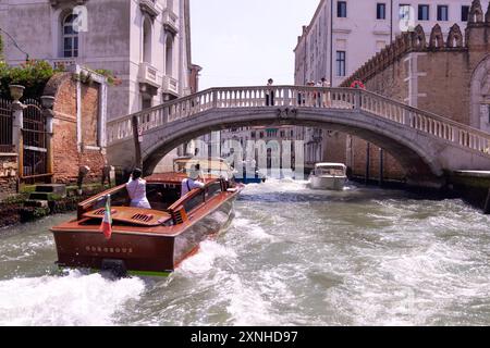 Bateau à moteur Riva Venise, Italie Banque D'Images