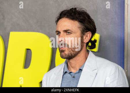 Casey Affleck assiste à la première des films originaux Apple 'The Instigators' au Jazz au Lincoln Center de New York le 31 juillet 2024 Banque D'Images