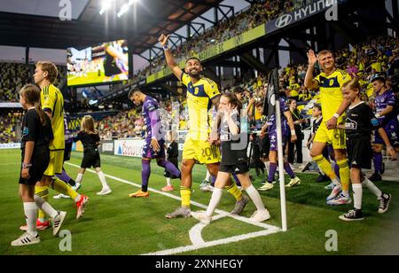 Nashville, Tennessee, États-Unis. 31 juillet 2024. Le milieu de terrain de Nashville SC Anibal Godoy (20 ans) donne un sourire et un signe à la foule alors qu'il prend le terrain avant son match à Nashville. (Crédit image : © Camden Hall/ZUMA Press Wire) USAGE ÉDITORIAL SEULEMENT! Non destiné à UN USAGE commercial ! Crédit : ZUMA Press, Inc/Alamy Live News Banque D'Images