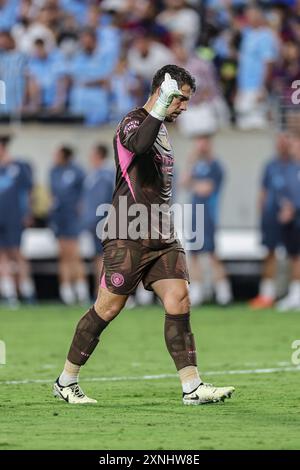 Orlando, FL : le gardien de Manchester City Stefan Ortega (18 ans) donne les pouces vers le haut alors qu'il se dirige vers le but pour le premier penalty lors de la DIRECTV Banque D'Images