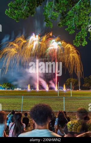 Feux d'artifice pour observer la foule au Royal Darwin Show 2024 Banque D'Images