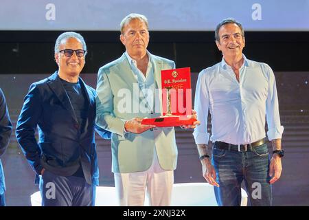 Zone porto Catanzaro, Catanzaro, Italie, 31 juillet 2024, Kevin Costner et Roberto Occhiuto et Spadafora au Magna Grecia film Festival pendant Kevin C. Banque D'Images