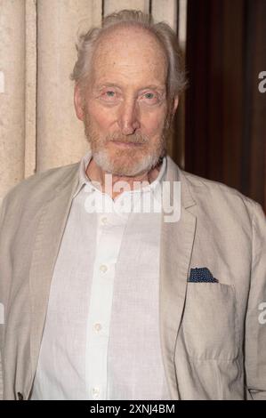 Charles Dance BEI der Präsentation des Kinofikms Rumours im Kino am Königsplatz. München, 31.07.2024 *** Charles Dance à la présentation du film Rumours au Kino am Königsplatz Munich, 31 07 2024 Foto:Xn.xKolinzx/xFuturexImagex Rumours 4714 Banque D'Images