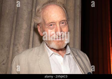 Charles Dance BEI der Präsentation des Kinofikms Rumours im Kino am Königsplatz. München, 31.07.2024 *** Charles Dance à la présentation du film Rumours au Kino am Königsplatz Munich, 31 07 2024 Foto:Xn.xKolinzx/xFuturexImagex Rumours 4722 Banque D'Images
