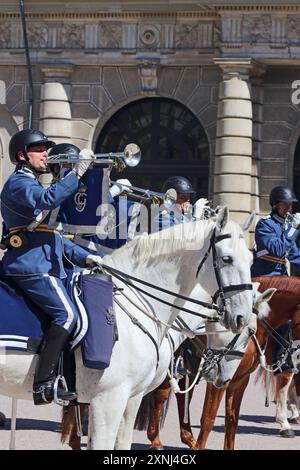 Orchestre militaire jouant à la relève de la garde au Palais Royal, Stockholm Banque D'Images