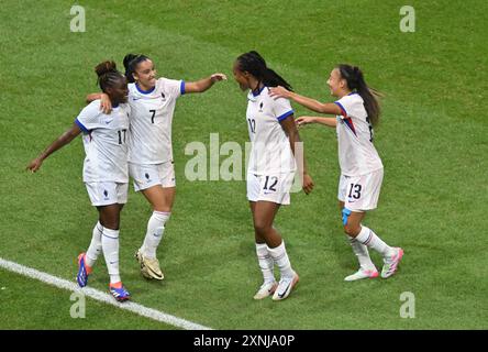 Decines Charpieu, France. 31 juillet 2024. Marie-Antoinette Katoto (France) célèbre un but avec ses coéquipières, Football, Groupe féminin A entre la Nouvelle-Zélande et la France lors des Jeux Olympiques de Paris 2024 le 31 juillet 2024 au stade Groupama de Decines-Charpieu près de Lyon - photo Frédéric Chambert/Panoramic/DPPI crédit média : DPPI Media/Alamy Live News Banque D'Images