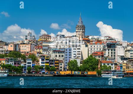 Vue sur le quartier de Beyoglu avec la Tour de Galata, Istanbul, Turquie Banque D'Images