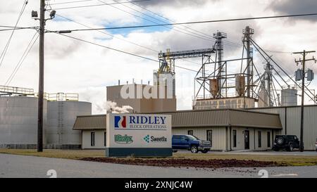 Flemingsburg, Kentucky, États-Unis 26, 2016 : usine de fabrication d'aliments pour animaux appartenant à Ridley Block Operations. Banque D'Images