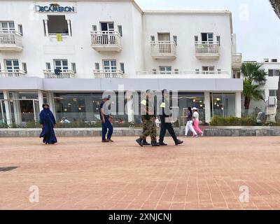 Agadir, Maroc. 1er août 2024. Renforcement de la sécurité dans les zones touristiques d'Agadir, au Maroc. Crédit : Nidpor/Alamy Live News Banque D'Images