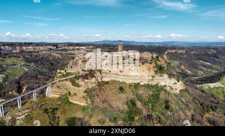 Vue aérienne de la célèbre Civita di Bagnoregio Banque D'Images