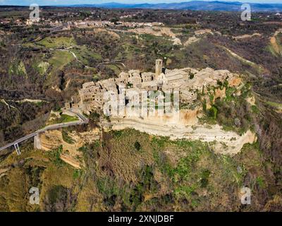 Vue aérienne de la célèbre Civita di Bagnoregio Banque D'Images