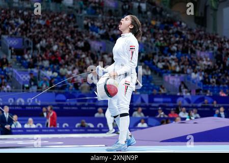 Paris, France. 26 juillet 2024. PARIS, FRANCE - JUILLET 27 : Aya Hussein d'Egypte célèbre un point lors de l'Epéé individuel féminin lors des Jeux Olympiques d'escrime Paris 2024 le jour 1 au Grand Palais le 27 juillet 2024 à Paris, France. (Daniela Porcelli/SPP) crédit : SPP Sport Press photo. /Alamy Live News Banque D'Images