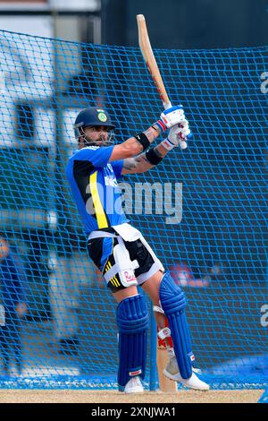 Colombo, Sri Lanka. 1er août 2024, l'indien Virat Kohli assiste à une séance d'entraînement au stade international de cricket R. Premadasa à Colombo le 1er août 2024, à la veille du premier match international de cricket d'une journée (ODI) entre l'Inde et le Sri Lanka. Viraj Kothalwala/Alamy Live News Banque D'Images