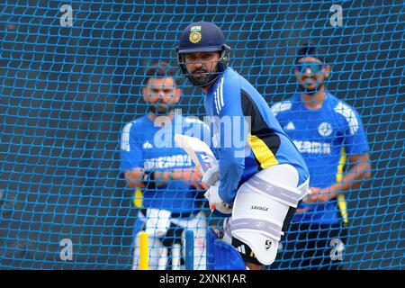 Colombo, Sri Lanka. 1er août 2024, l'indien Rohit Sharma assiste à une séance d'entraînement au stade international de cricket R. Premadasa à Colombo le 1er août 2024, à la veille du premier match international de cricket d'une journée (ODI) entre l'Inde et le Sri Lanka. Viraj Kothalwala/Alamy Live News Banque D'Images