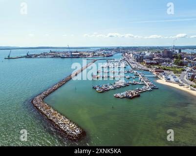 Port et marina sur Poole Quay depuis un drone, Poole, Dorset, Angleterre Banque D'Images