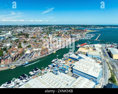 Port et marina sur Poole Quay depuis un drone, Poole, Dorset, Angleterre Banque D'Images